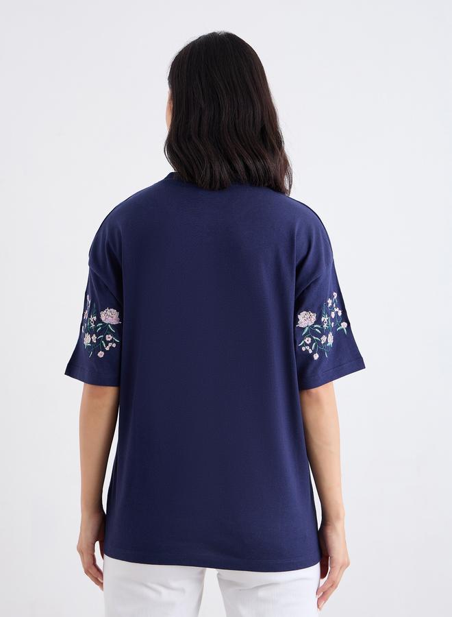Styli Embroidered Detail Round Neck Oversized T-Shirt - Image 4