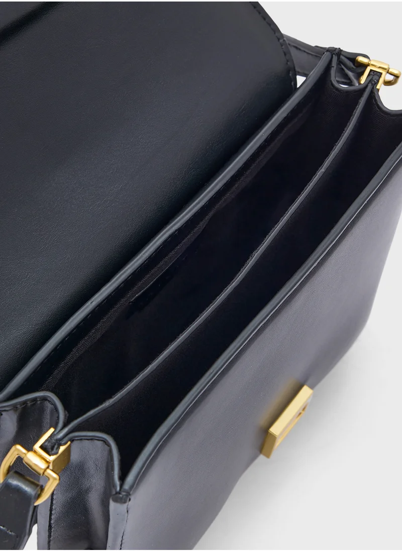 مانجو Crossbody Bag With Metal Closure