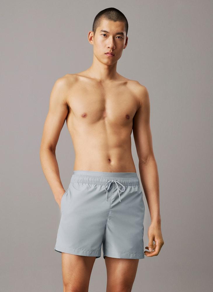 كالفن كلاين شورت سباحة بخصر متوسط - Image 1