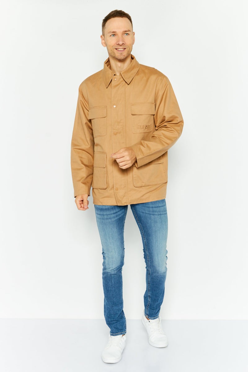 ESPRIT جاكيت قميص دنيم مزين بشعار إسبريت × راحة واستجمام للرجال، تان - Image 2