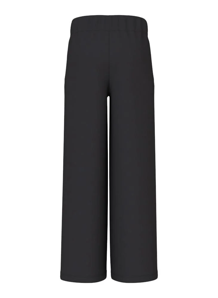 نيم ات بنطال رياضي بحافة مفتوحة