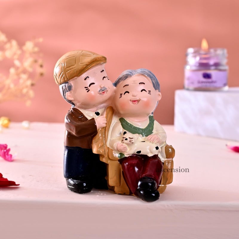ascension Cute Romantic Old Couple Figurine Resin Grandparents Statue with Cat Love Showpiece Romantic Decorative Item for Anniversary Retirement Birthday Gift Valentines Day Home & Office Decor - Image 5