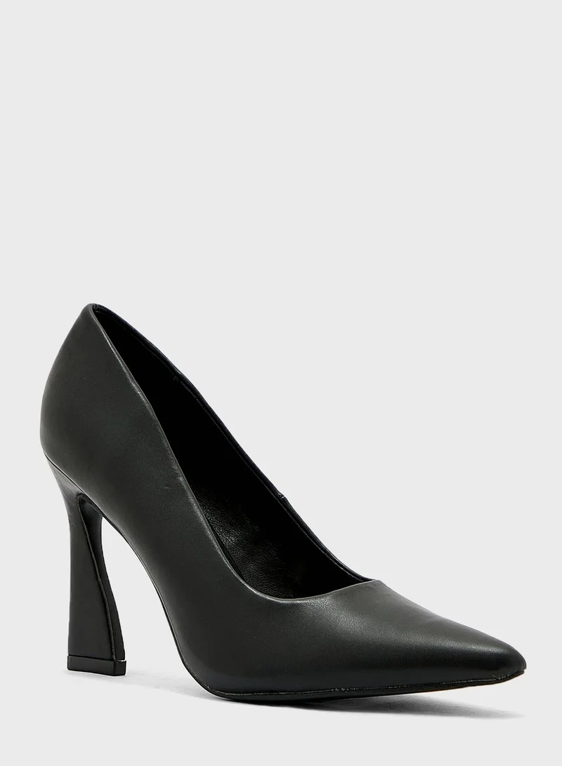 Ginger Curved Heel Pointed Pump Black