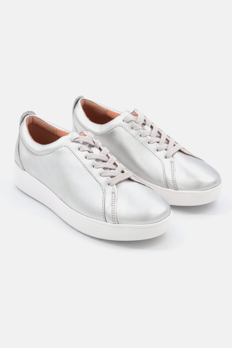 FitFlop أحذية رياضية كاجوال للنساء، فضية، مزودة بأربطة - Image 1