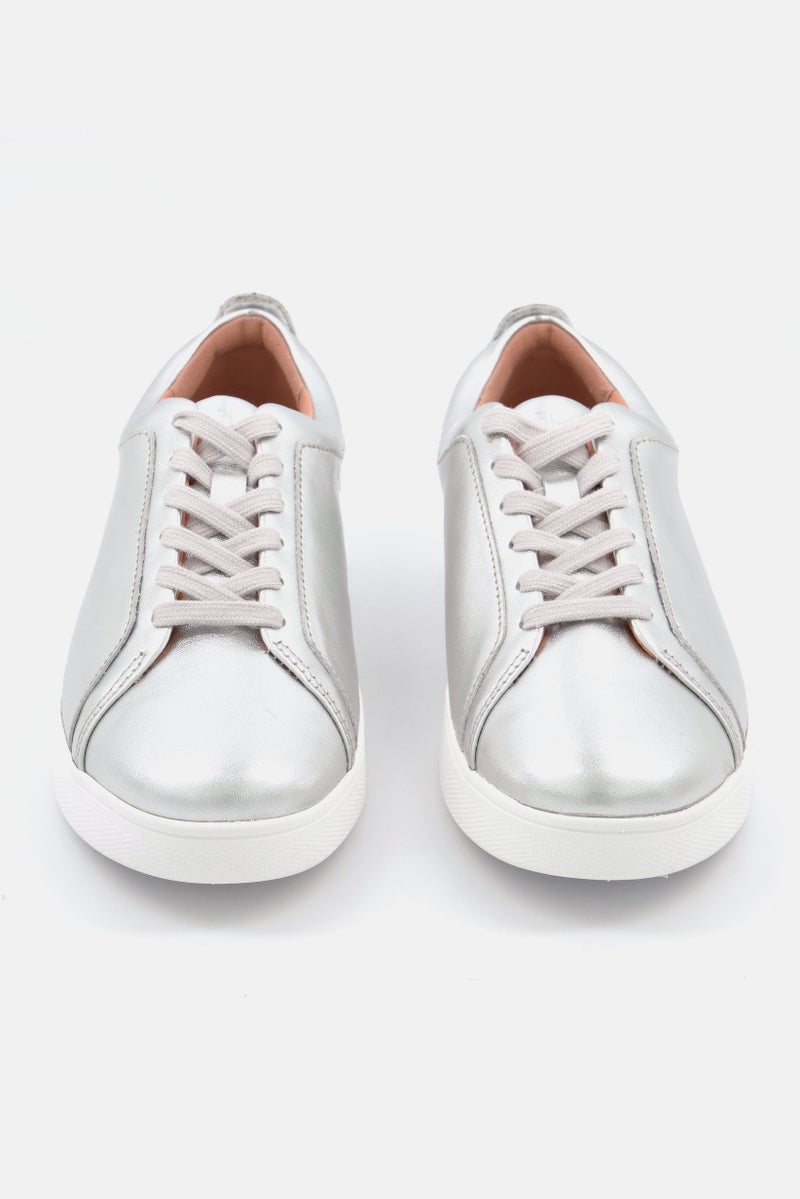 FitFlop أحذية رياضية كاجوال للنساء، فضية، مزودة بأربطة - Image 2