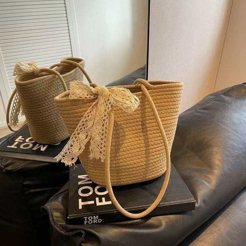 Women's Woven Straw Shoulder Bag