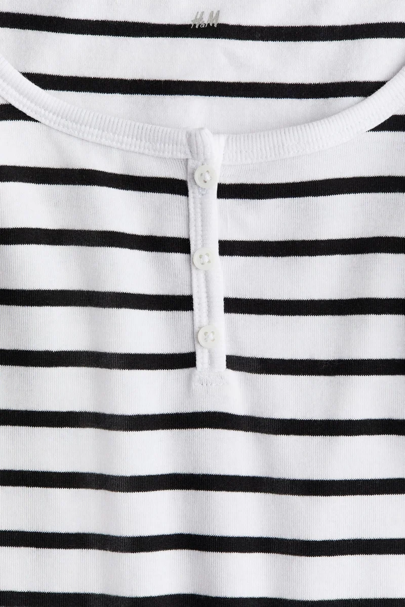 اتش اند ام بلوزة من الجيرسيه بأكمام طويلة