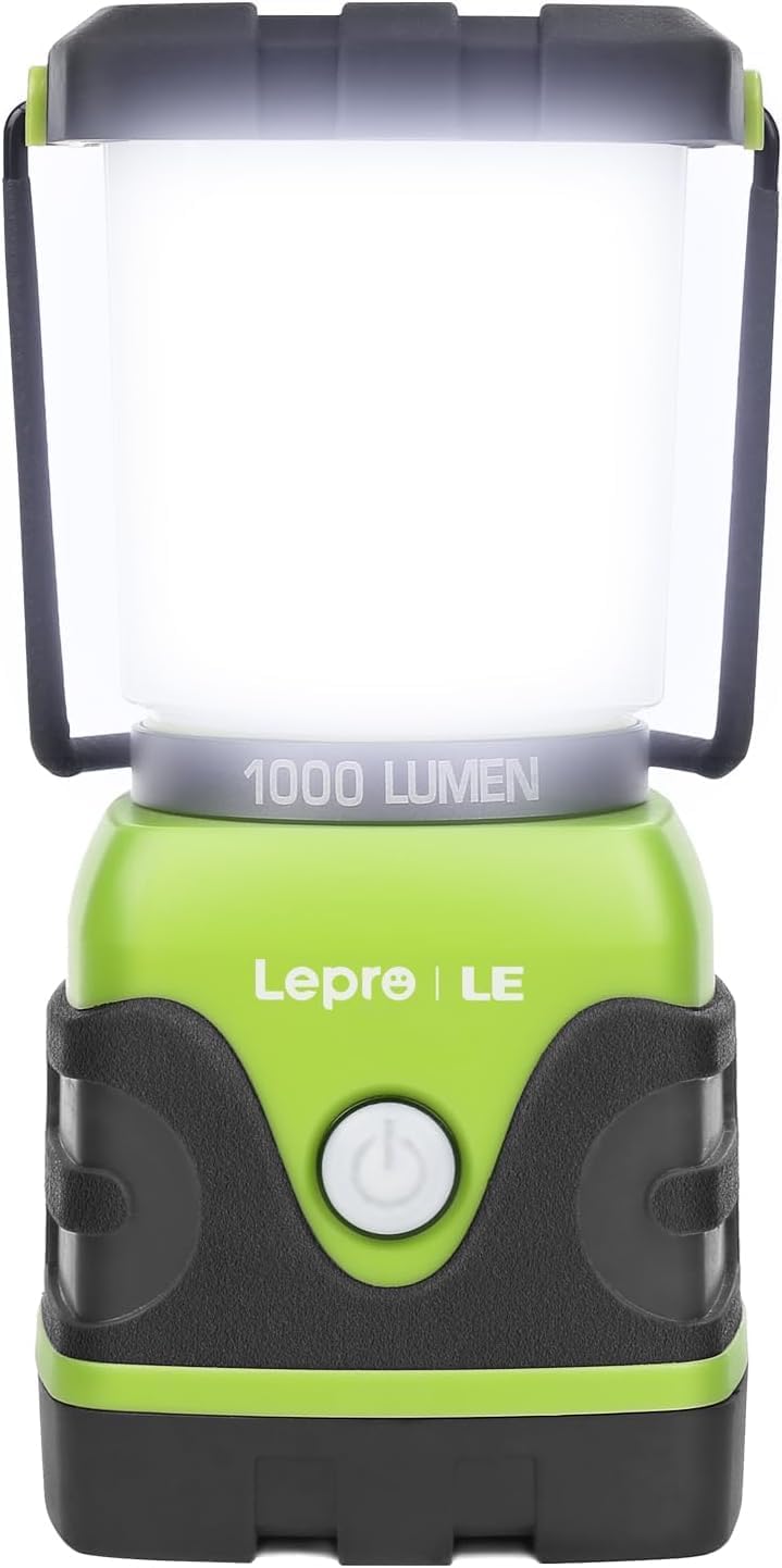 Lepro فوانيس تخييم LED تعمل بالبطارية 1000LM، ضوء خيمة مقاوم للماء مع 4 أوضاع إضاءة، أساسيات التخييم، فوانيس محمولة ومصباح يدوي للتخييم، ضوء طوارئ، انقطاع التيار الكهربائي، غير قابلة للشحن - Image 1
