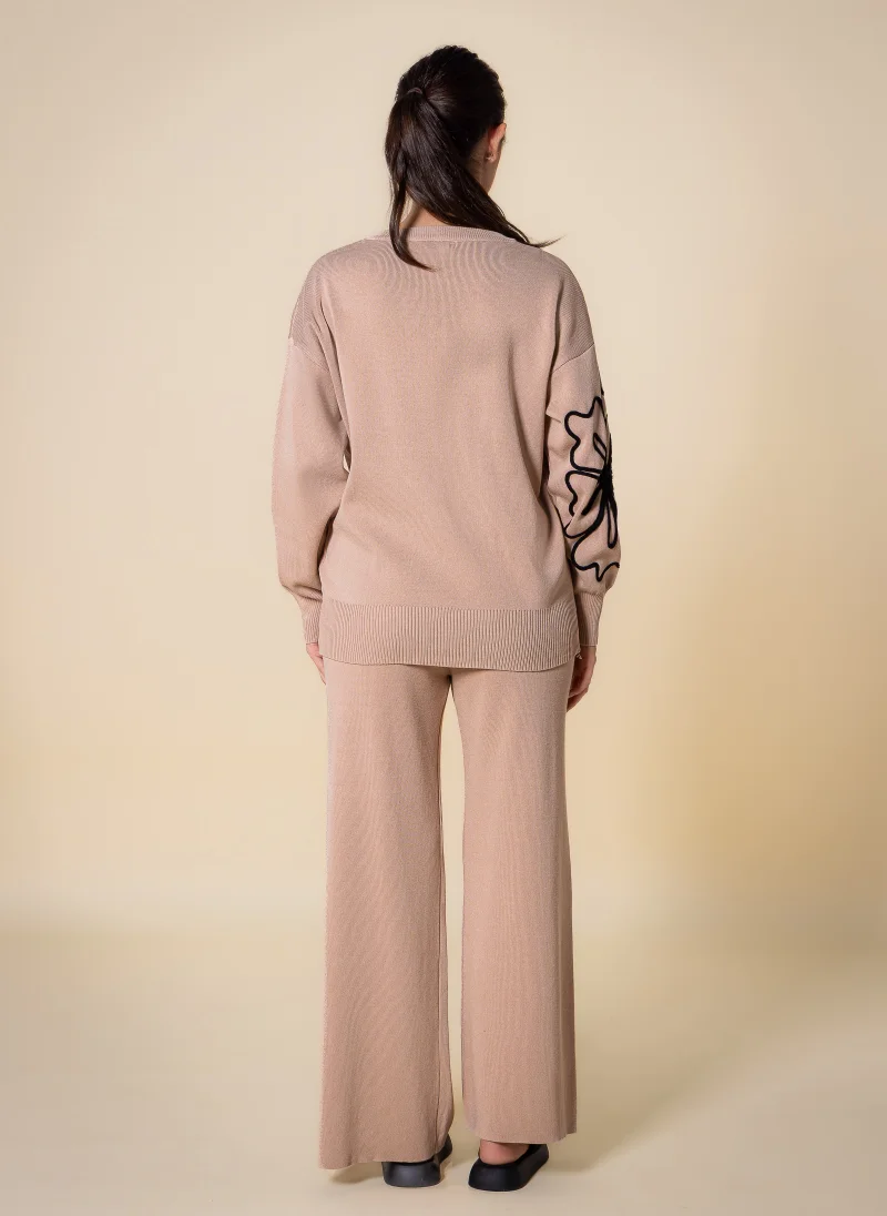 SHAPES EMBROIDERED SWEATER SET