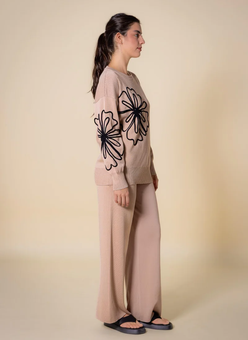 SHAPES EMBROIDERED SWEATER SET