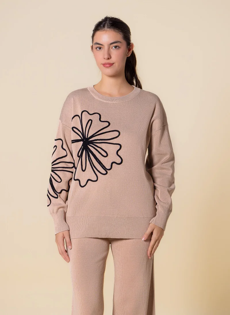 SHAPES EMBROIDERED SWEATER SET