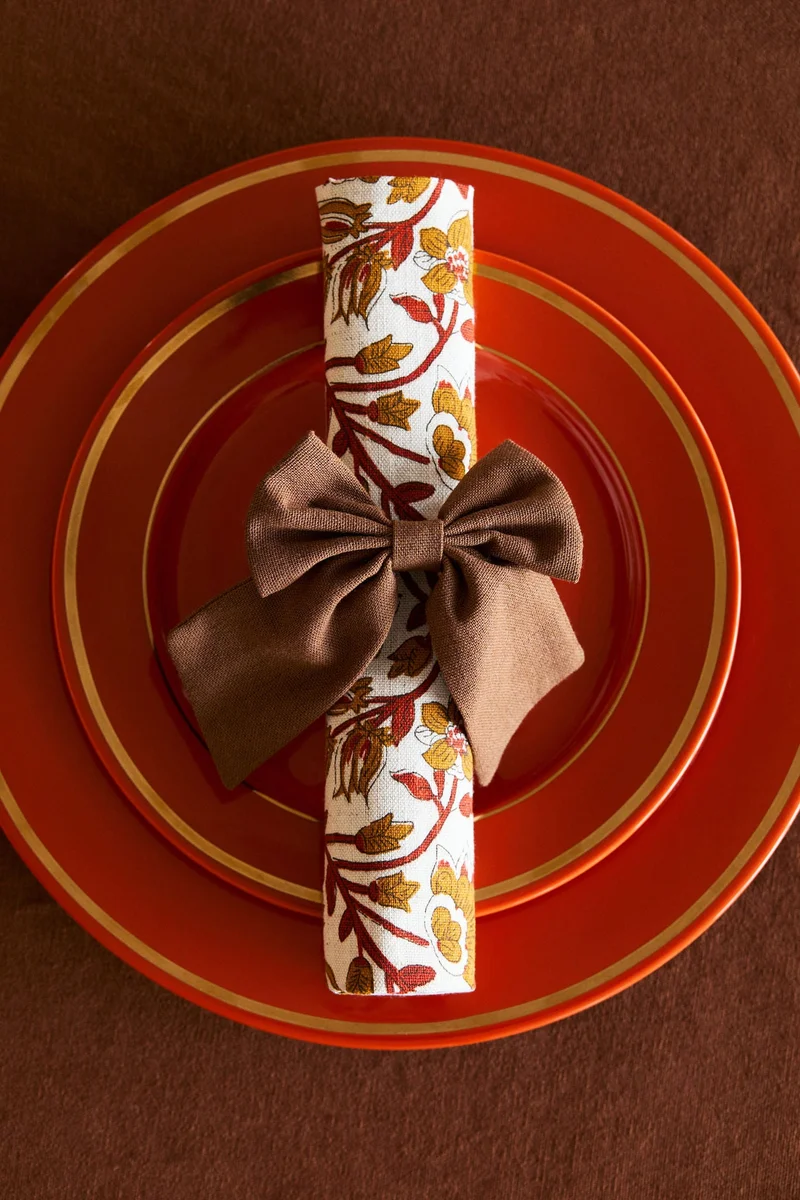 اتش اند ام حلقات مناديل مزينة بفيونكة- عبوة من 4 قطع