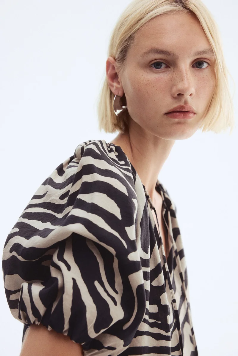 H&M Balloon-sleeved blouse