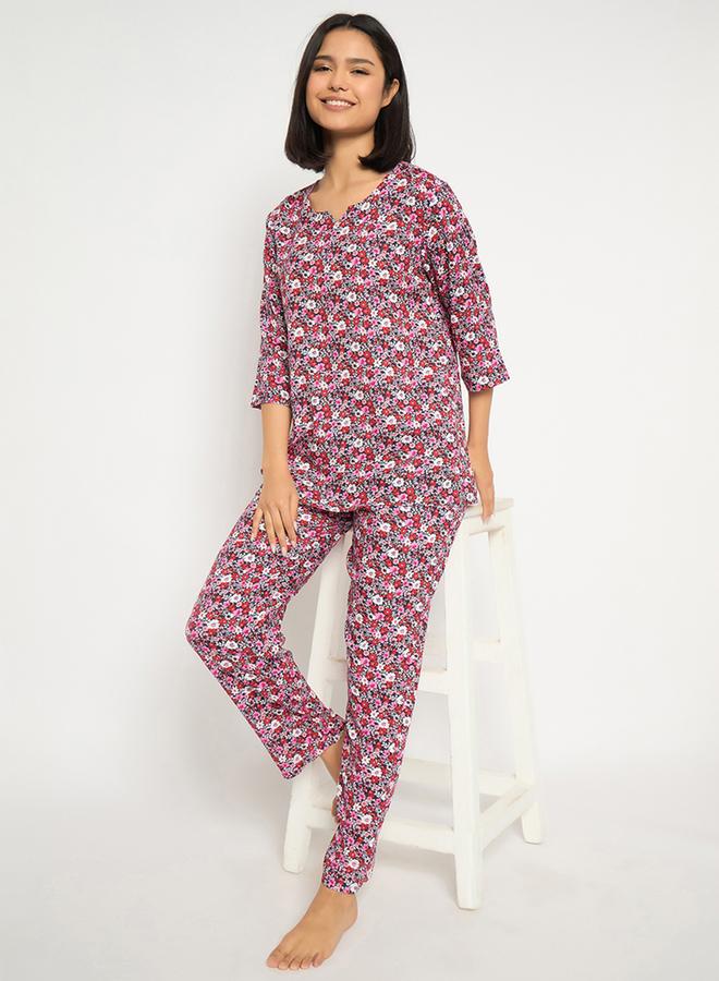 كلوفيا طقم بيجامة سنيكرز بطبعة زهور وياقة مشقوقة من كلوفيا - Image 1