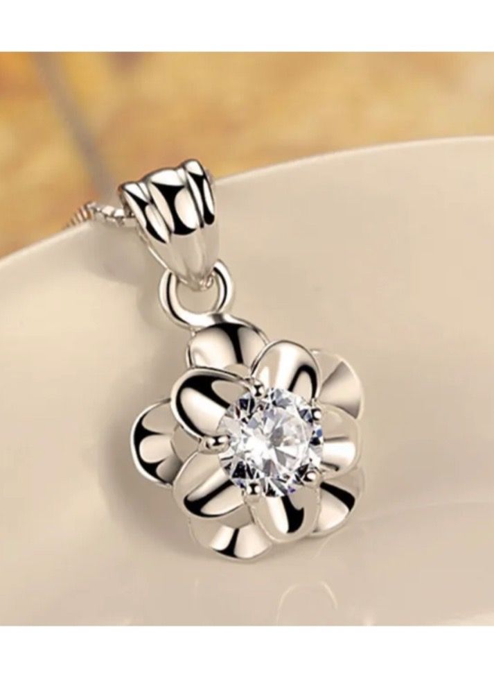 نونز أب سلسال نسائي انيق باللون الفضي - Image 1