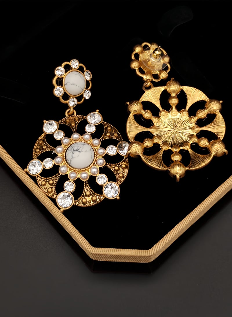 قلادة أذن مطلية بالذهب 18ك بتصميم قصر قديم مع لؤلؤ مصنوع وزركون أبيض بتصميم معلقة متعدد الطبقات - Image 4