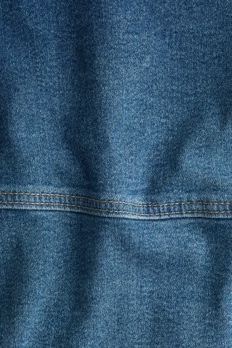 اتش اند ام فستان دنيم بأكتاف مكشوفة