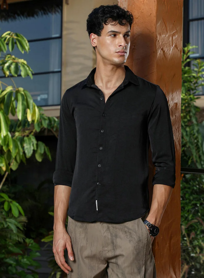 Campus Sutra Men Crushed-Textured Shirt | Spread Collar , Long Cuffed Sleeves | Button Closure Curved Hem | Solid Textured | Woven Fabric For Casual & Daily Wear | Onyx Black