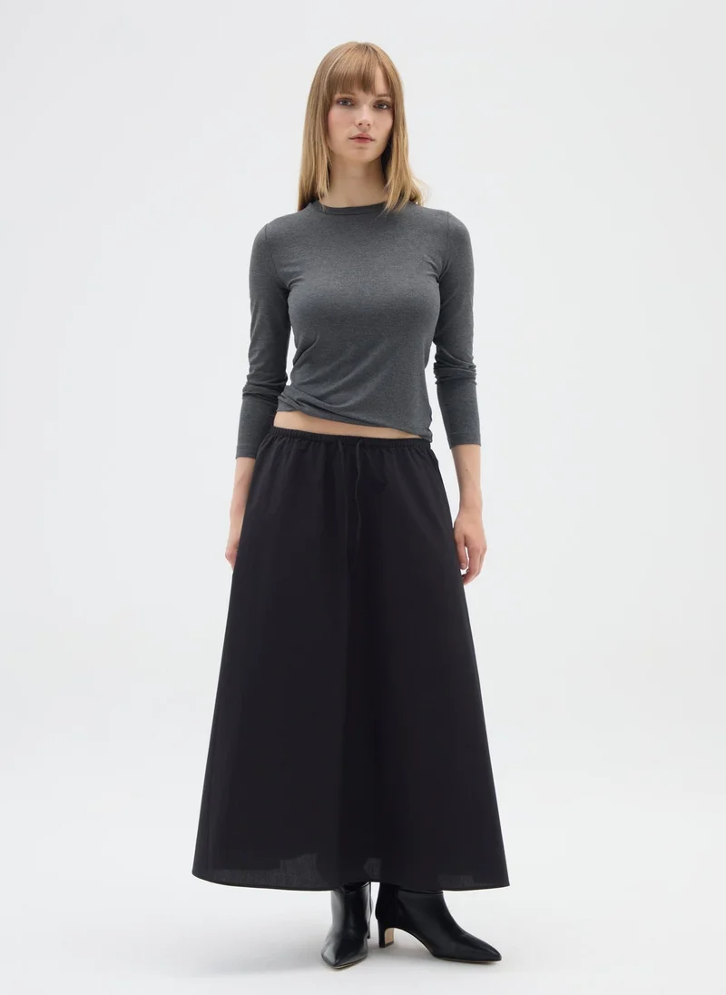 او في اس قميص رمادي بأكمام طويلة من الفيسكوز المطاطي من