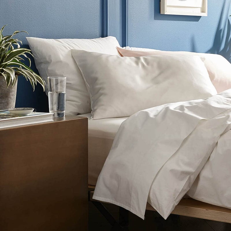 Brooklinen Mulberry Silk Pillowcase - 100% Mulberry Silk - Standard Size  Ivory | Skin  Hair and Sleep Benefits - Image 1