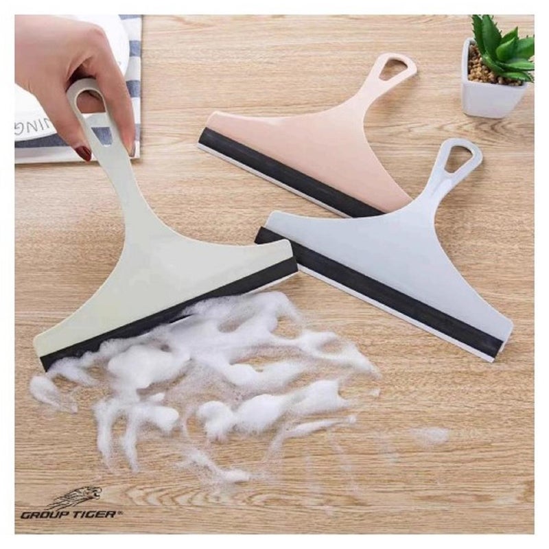 مساحة زجاج متعددة الألوان