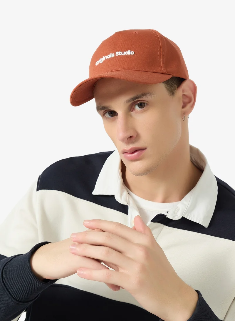 جاك اند جونز قبعة بمقدمة منحنية وشعار