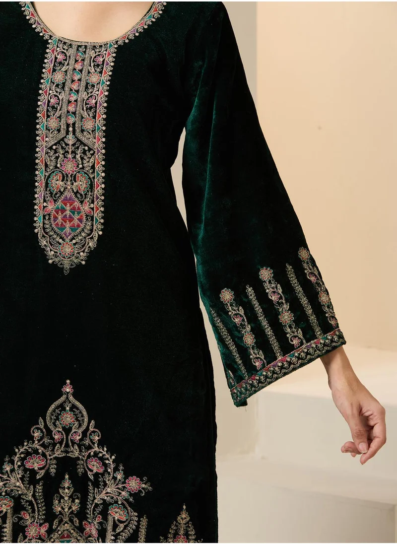 ISHIN Women's Green Velvet Embroidered Tunic Full Length Casual Straight Fit Kurta Set
