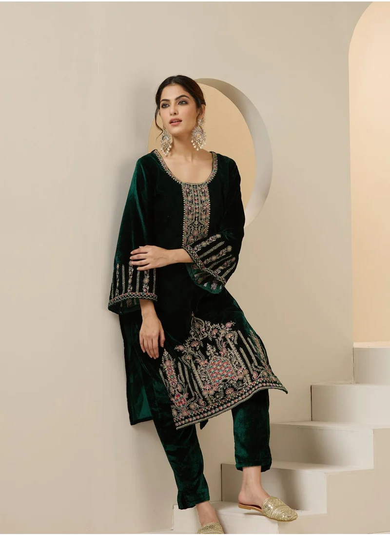 ISHIN Women's Green Velvet Embroidered Tunic Full Length Casual Straight Fit Kurta Set