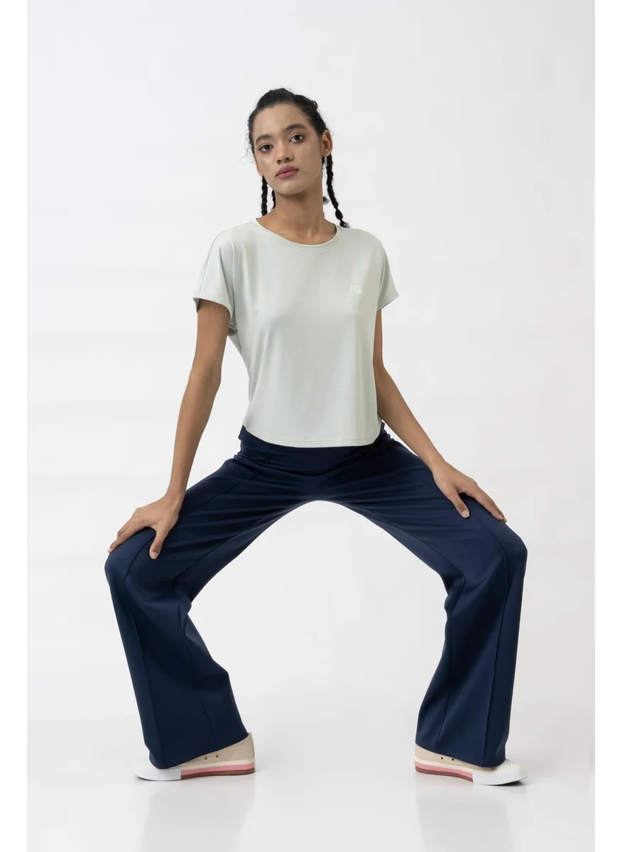 يونايتد كولورز أوف بينتيون Women's Tshirt BNT-W21016