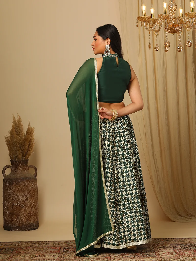 جلو باص Women Embroidered Sleeveless Top Skirt & Dupatta Co-Ords