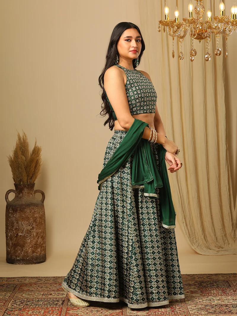 جلو باص Women Embroidered Sleeveless Top Skirt & Dupatta Co-Ords