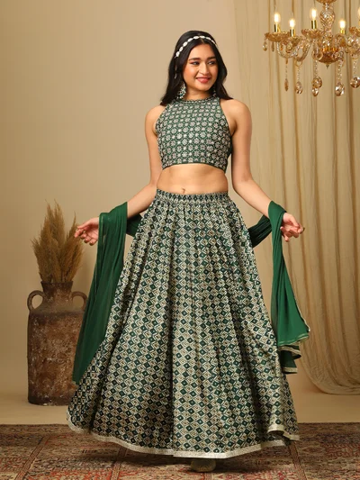 جلو باص Women Embroidered Sleeveless Top Skirt & Dupatta Co-Ords