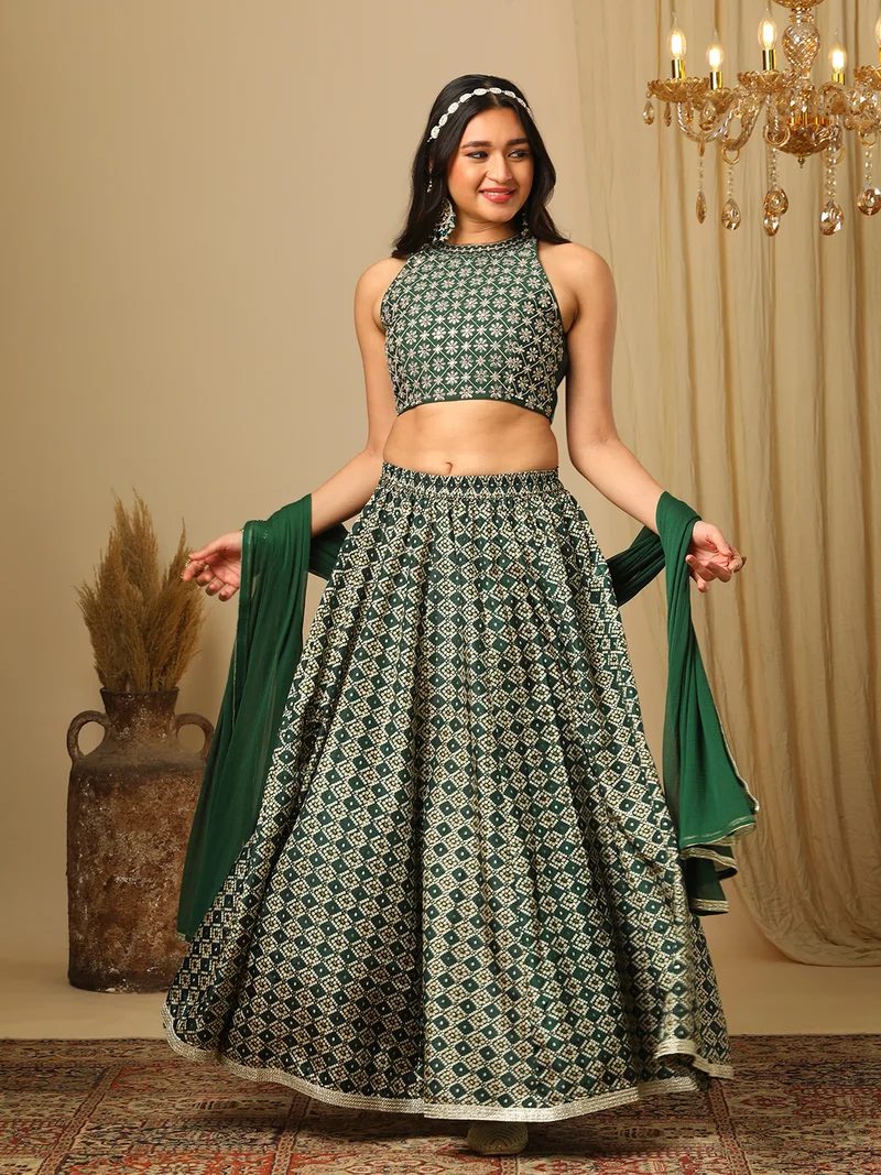 جلو باص Women Embroidered Sleeveless Top Skirt & Dupatta Co-Ords