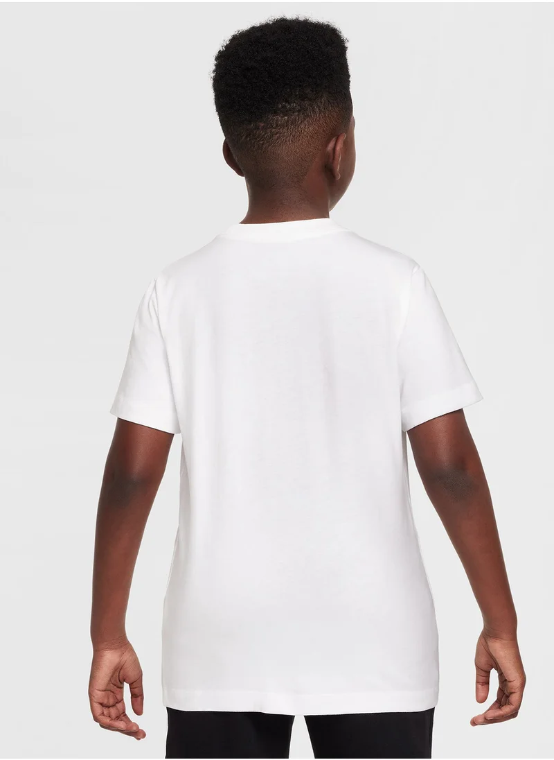 نايكي Nsw Brandmark Futura Logo T-Shirt
