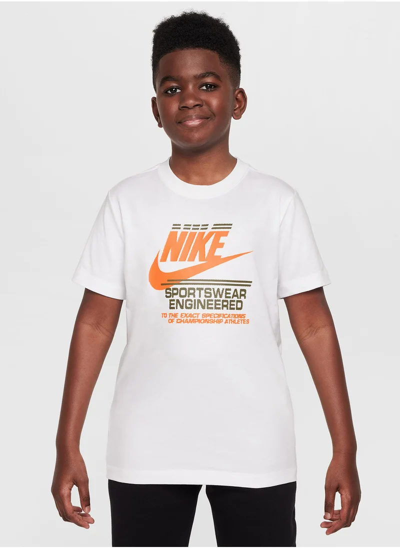 نايكي Nsw Brandmark Futura Logo T-Shirt