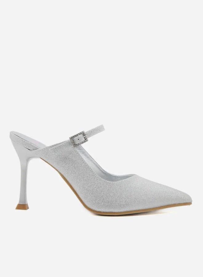 سنيك ايه بيك حذاء بكعب رفيع مزين بإبزيم