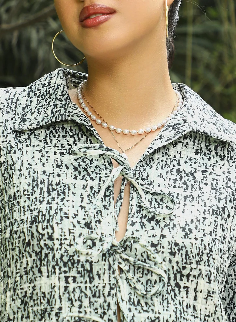 PINACOLADA  Women's Onyx Black & Cream White Static-Imprint Tie-Up Blouse | نساء | أكمام طويلة | طبعة تجريدية | كاجوال | قميص | طوق منتشر for Women | Best Price UAE