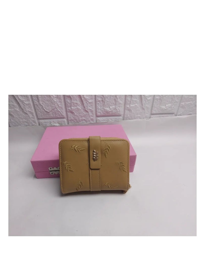 محفظة نسائية جلدية عالية الجودة باللون البني - Image 1