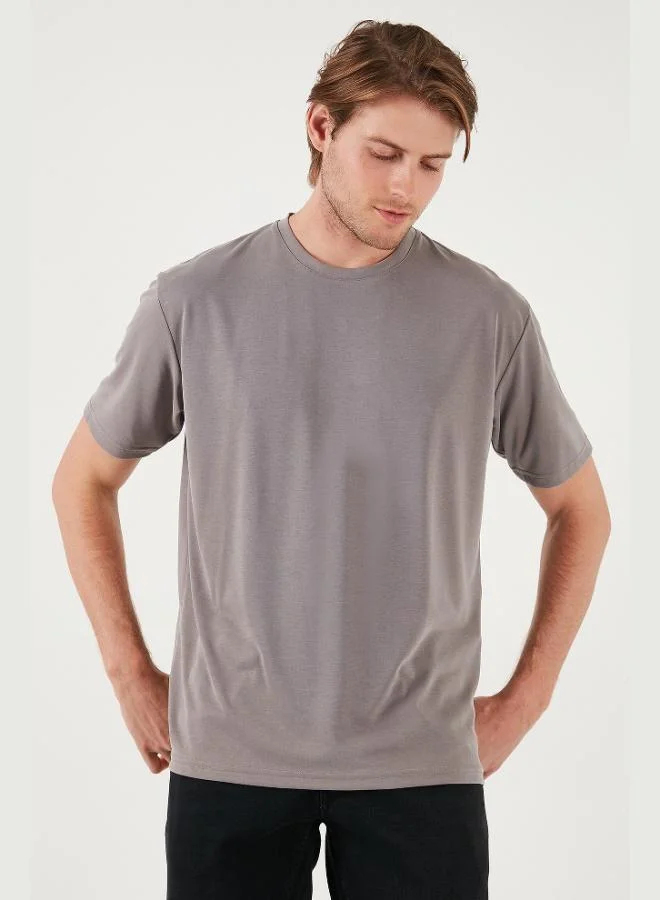 بوراتي تيشيرت رجالي أساسي بياقة دائرية بقصة عادية من بوراتي