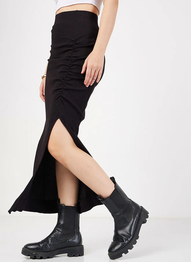 ساسافراس تنورة ميدي نسائية مضلعة بكسرات سوداء