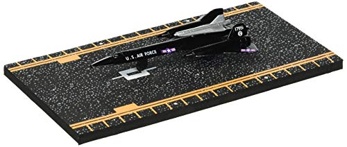 Hot Wings Planes SR-71 Blackbird (with Drone) with Connectible Runway Die Cast Plane in Aviation Museums Nationwide, Black - Image 1