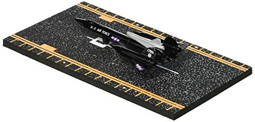 Hot Wings Planes SR-71 Blackbird (with Drone) with Connectible Runway Die Cast Plane in Aviation Museums Nationwide, Black - Image 3