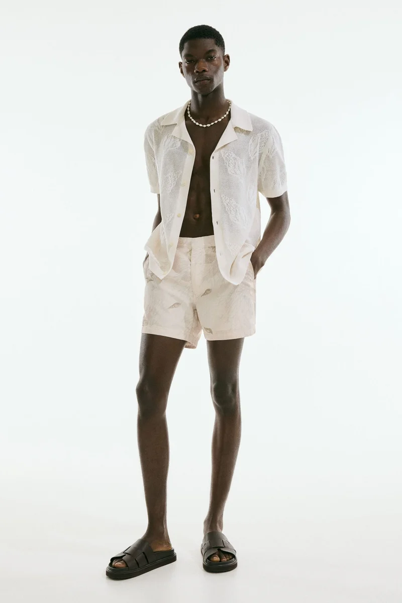 اتش اند ام شورت سباحة مزين بنقوش