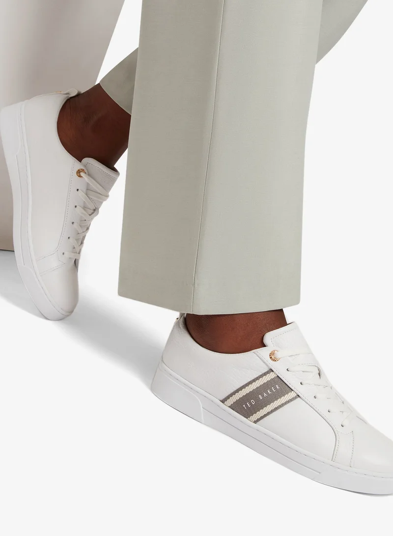 تيد بيكر سنيكرز بايلي بنعل سفلي منسوج بتفاصيل