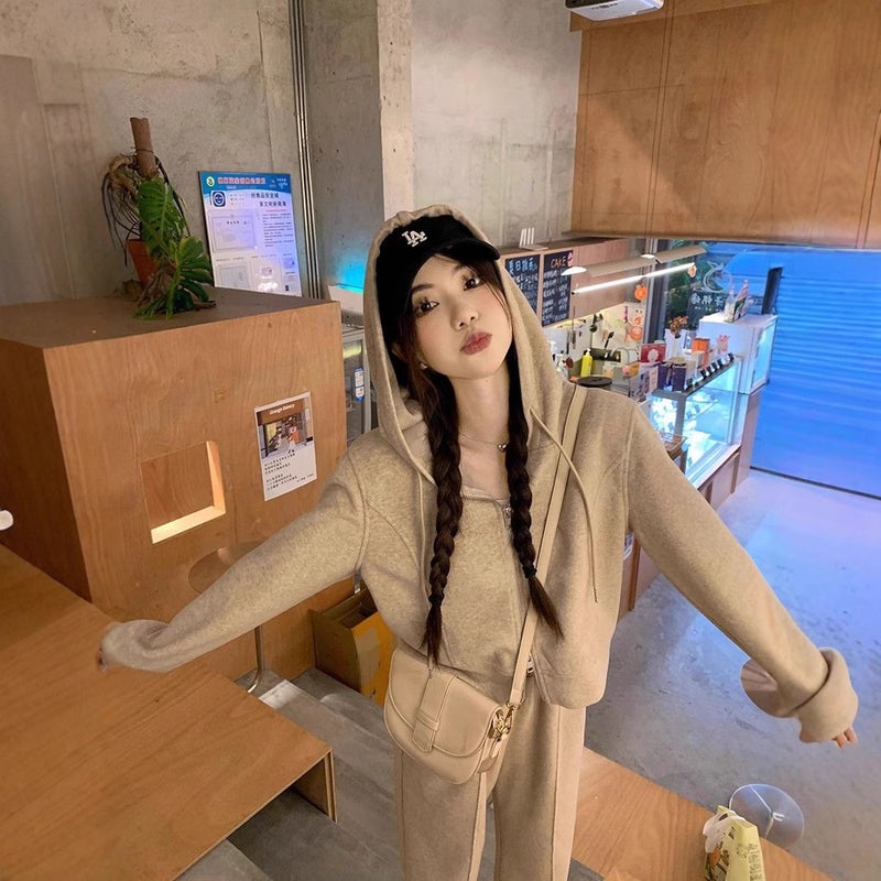 سترة قطنية قصيرة بغطاء رأس بأكمام طويلة وبنطلون واسع الساقين للنساء - Image 4