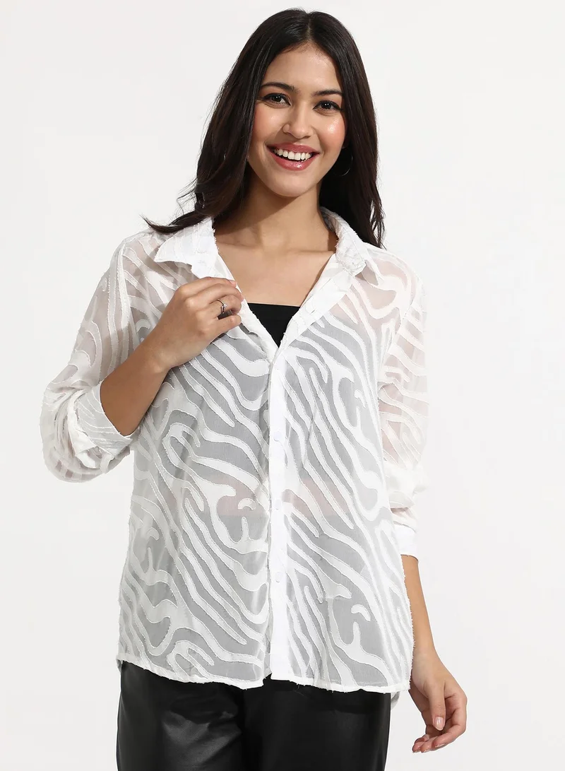 كامبوس سوترا قميص نسائي أبيض مزخرف بنقشة زهرة الأقحوان شفاف