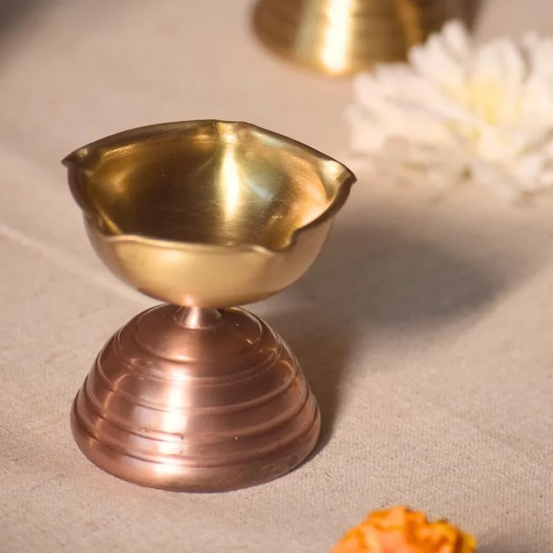 Muun Home Short Brass Copper Diya for Pooja Room, House Warming, Festival, Diwali, Wedding, Temple, Mandir | Cotton Wick Diya Lamp | Decorative Oil Lamp