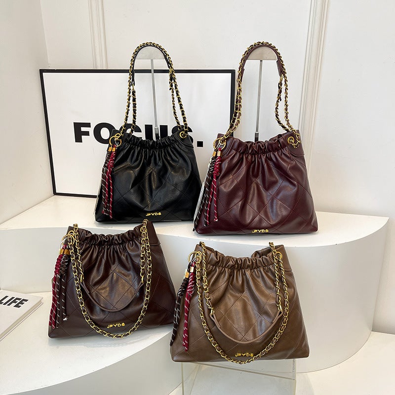 2025 Tote Bag Women'S Large Capacity Shoulder Bag Travel New Commuting Chain Underarm Bag Textured Handbag - Image 4
