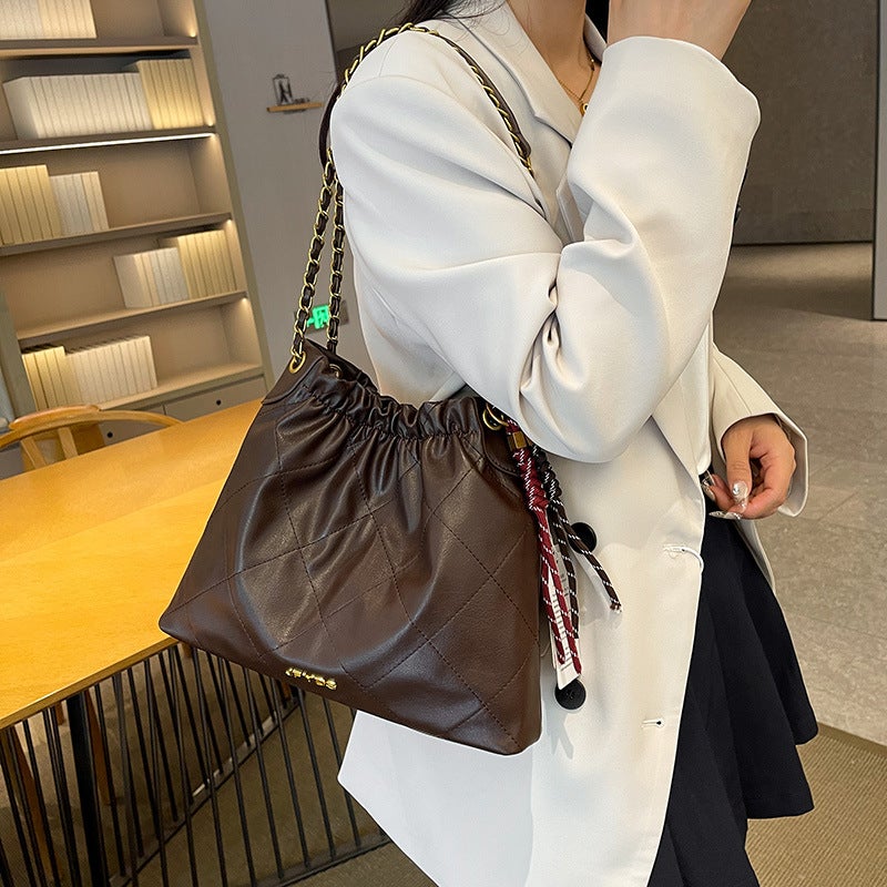 2025 Tote Bag Women'S Large Capacity Shoulder Bag Travel New Commuting Chain Underarm Bag Textured Handbag - Image 2