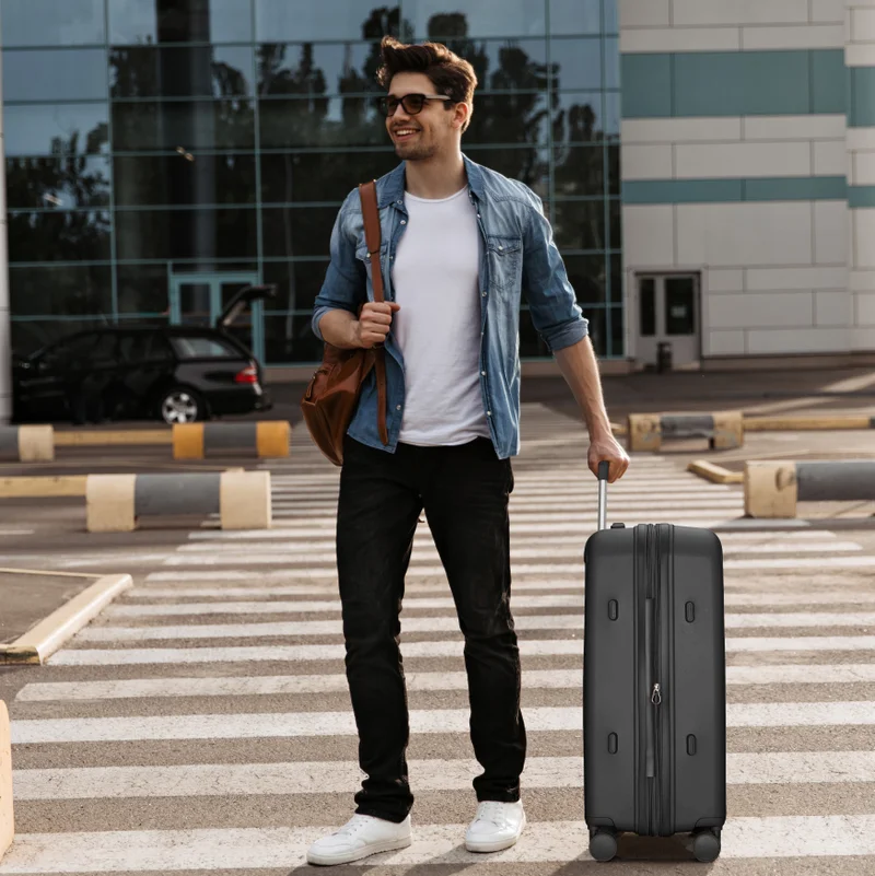 كابينبرو Unisex Expandable PP Fashion Trolley Lightweight Hard Shell Spinner luggage with 360° Degree 4 Twin Wheel and Double Zippers CP003-Black